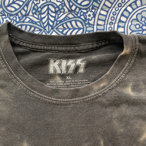 KISS distressed t-shirt, XL - Picture 2 of 8
